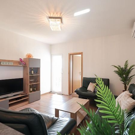 Apartments Miky วรซี ภายนอก รูปภาพ