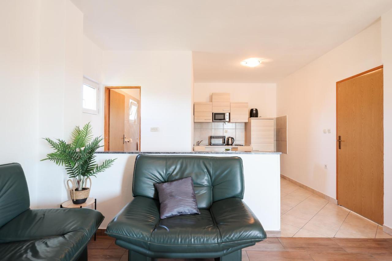 Apartments Miky วรซี ภายนอก รูปภาพ