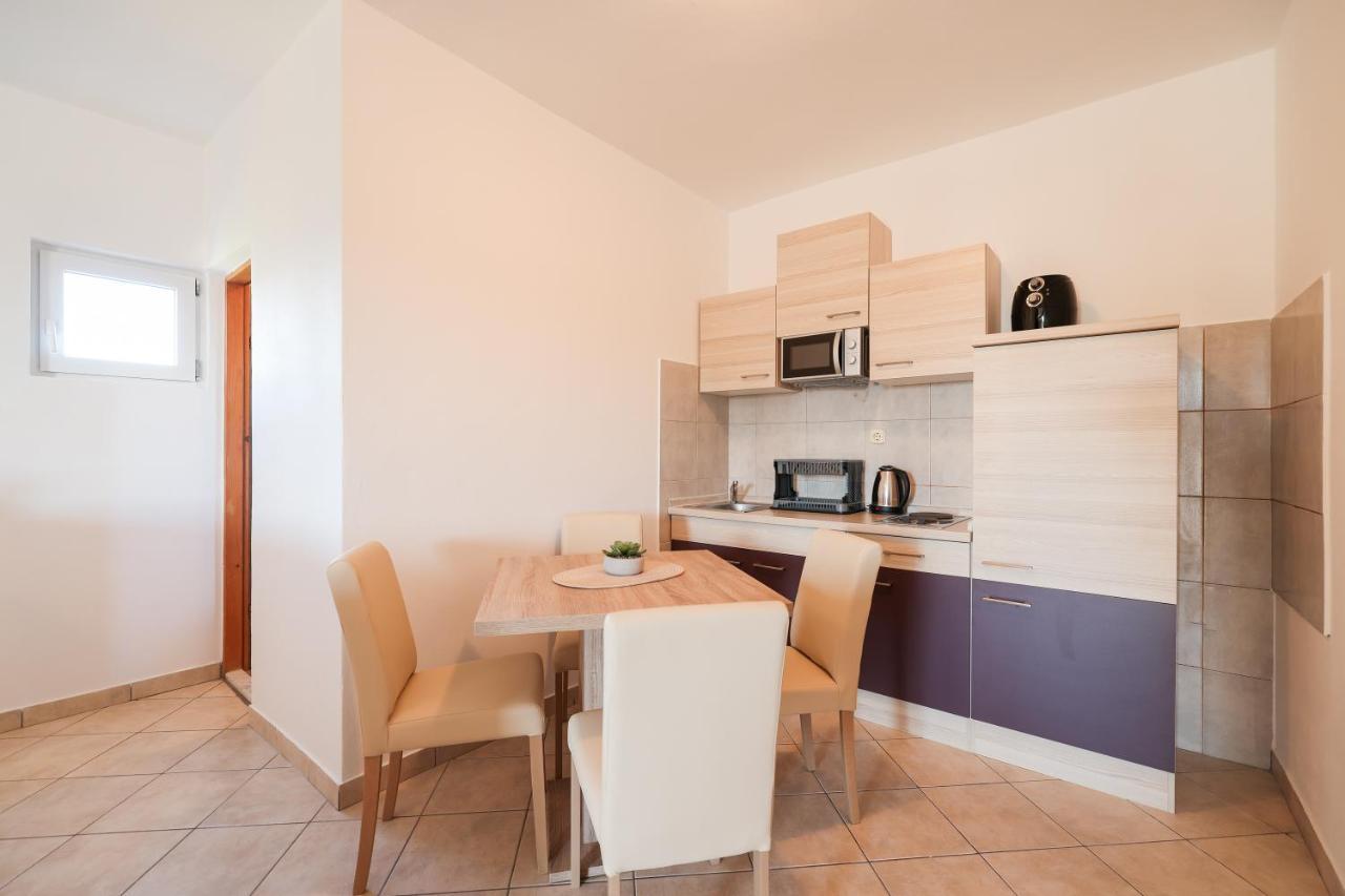 Apartments Miky วรซี ภายนอก รูปภาพ