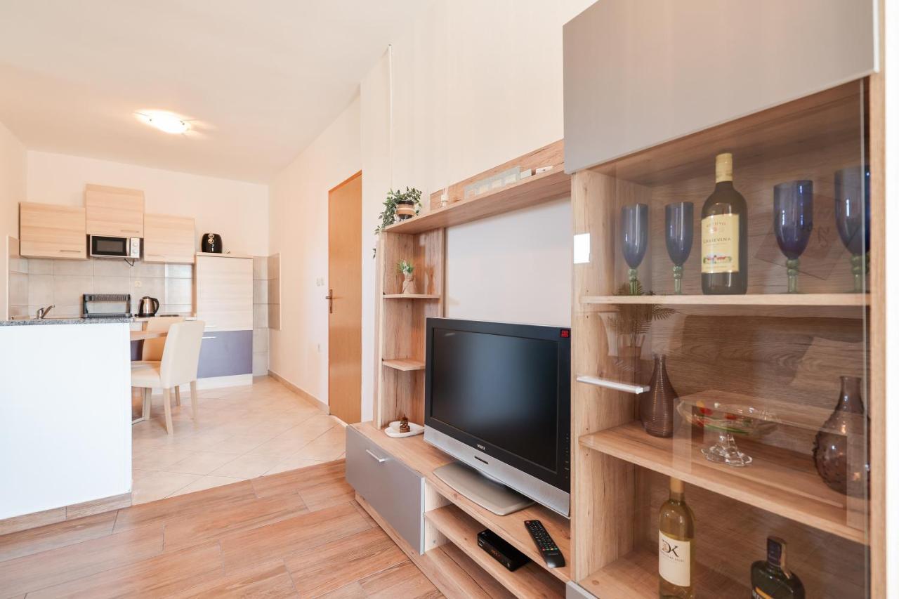Apartments Miky วรซี ภายนอก รูปภาพ