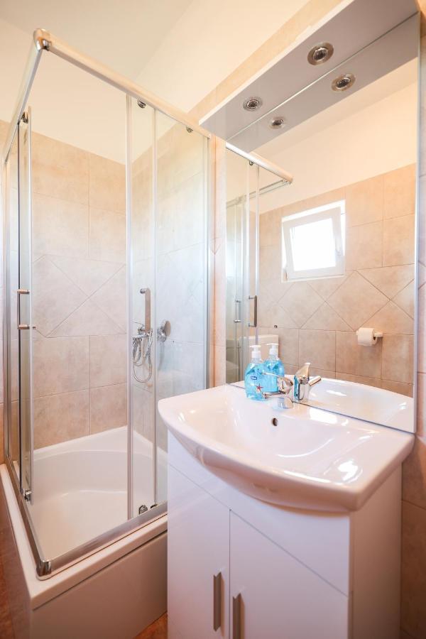 Apartments Miky วรซี ภายนอก รูปภาพ