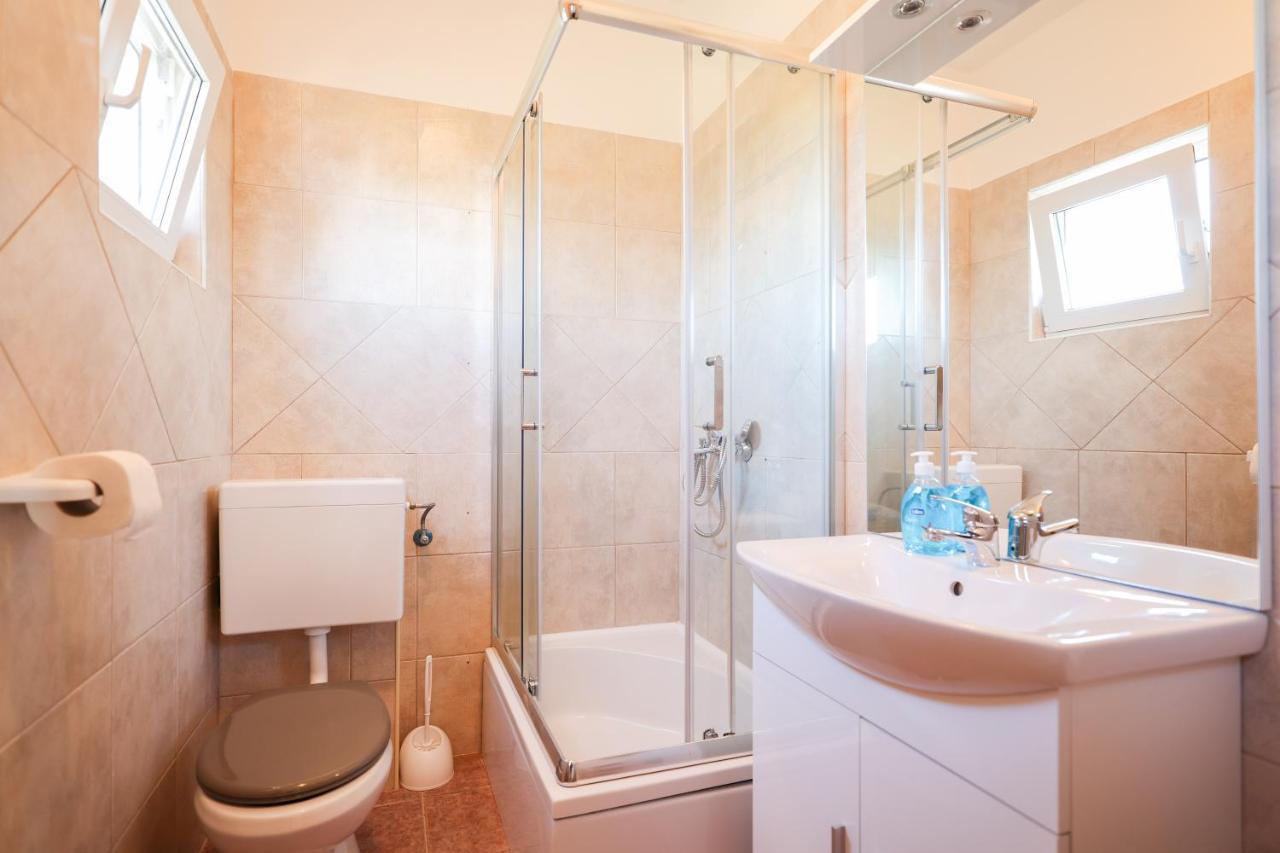 Apartments Miky วรซี ภายนอก รูปภาพ