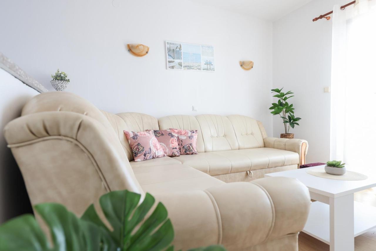 Apartments Miky วรซี ภายนอก รูปภาพ