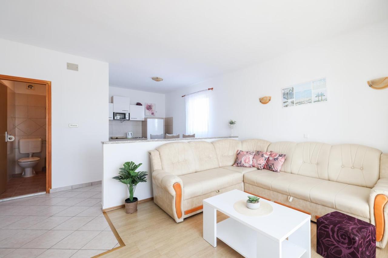 Apartments Miky วรซี ภายนอก รูปภาพ