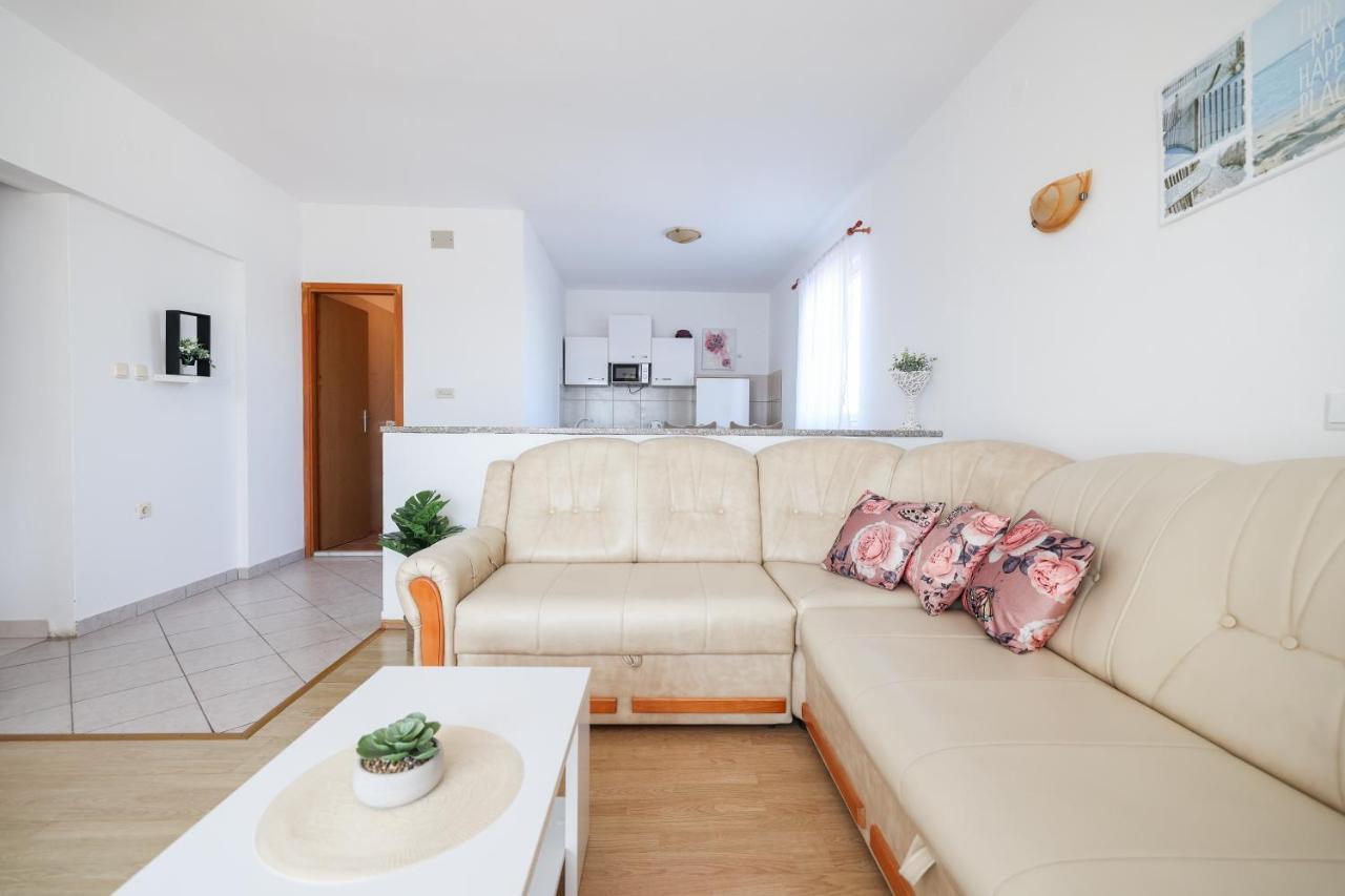 Apartments Miky วรซี ภายนอก รูปภาพ